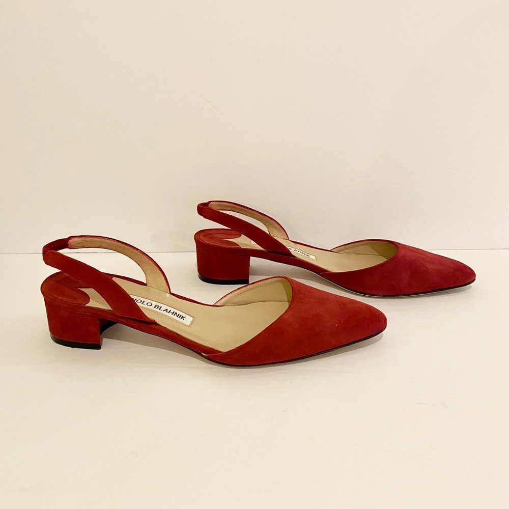 Manolo Blahnik ‘Aspro’ Suede Slingback Pumps - Picture 5 of 11